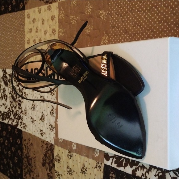 ❗ SOLD ❗ 🥰💯 Auth Moschino Heels - Picture 7 of 14